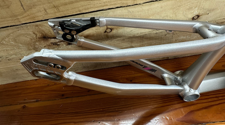*USED* STAYSTRONG FOR LIFE 2024 V5 RACE FRAME - GREY/CHAMELEON - CRUISER